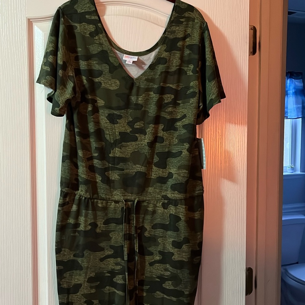 Cameo green Zoe brand new with tags!